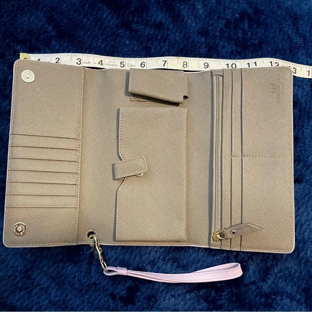 NWT Neiman Marcus Women's Magnetic Folding Clutch Bag Wristlet Wallet